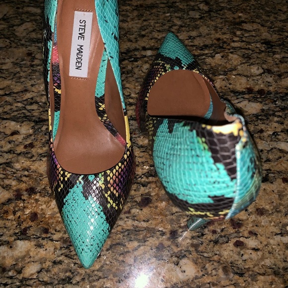 Steve Madden Shoes - Women’s Steve Madden Multi color Snake skin pump